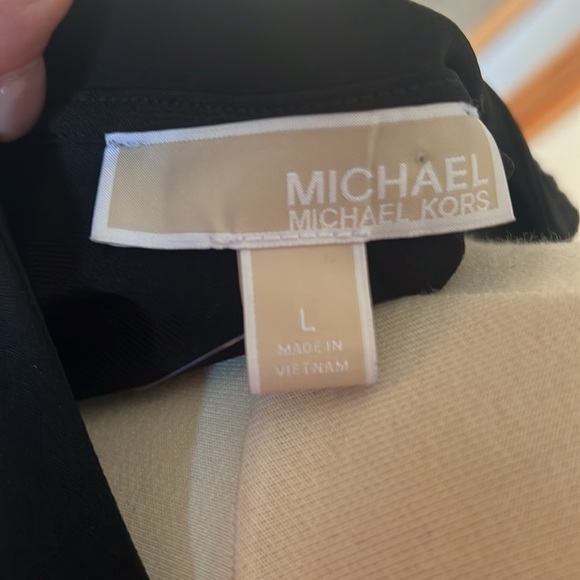 NWT MICHAEL KORS / Black blouse with sheer pleated sleeves / Large - Picture 6 of 7